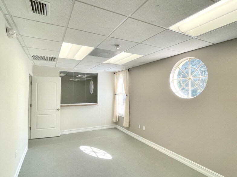 More Photos Of 15750 New Hampshire Ct, Fort Myers Medical For Lease
