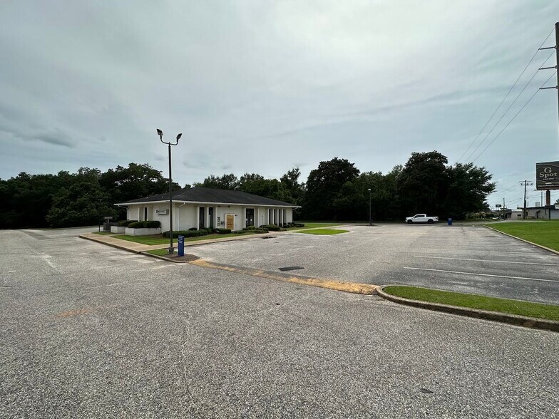 More Photos Of 4823 Overlook Rd, Mobile General Retail For Sale
