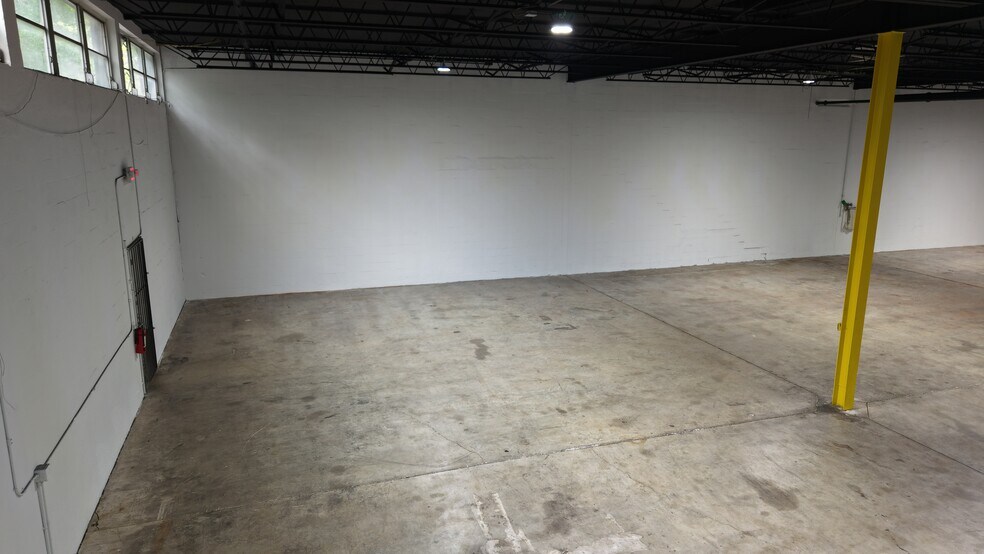 More Photos Of 16401-16413 NW 8th Ave, Miami Distribution For Lease