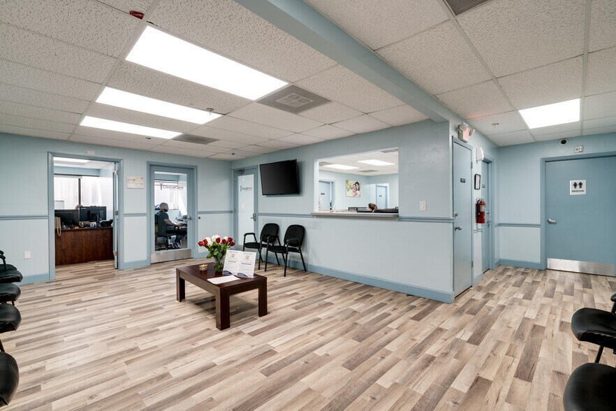 More Photos Of 351 NW Le Jeune Rd, Miami Medical For Lease