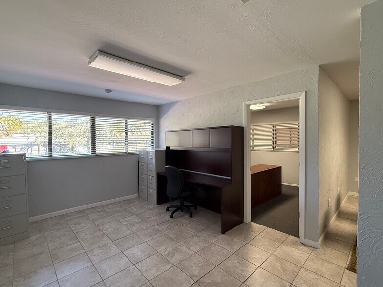 More Photos Of 5550 26th St, Bradenton Medical For Sale