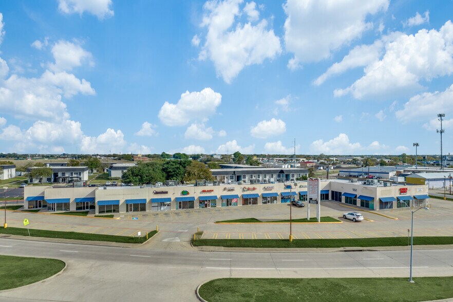 More Photos Of 8300 La Prada Dr, Dallas Unknown For Lease