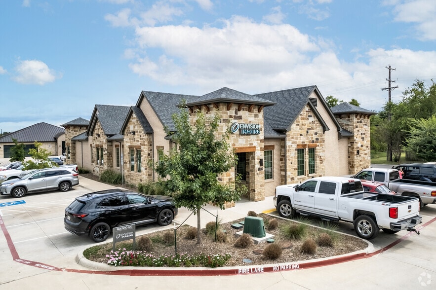 More Photos Of 2214 Emery St, Denton Medical For Lease