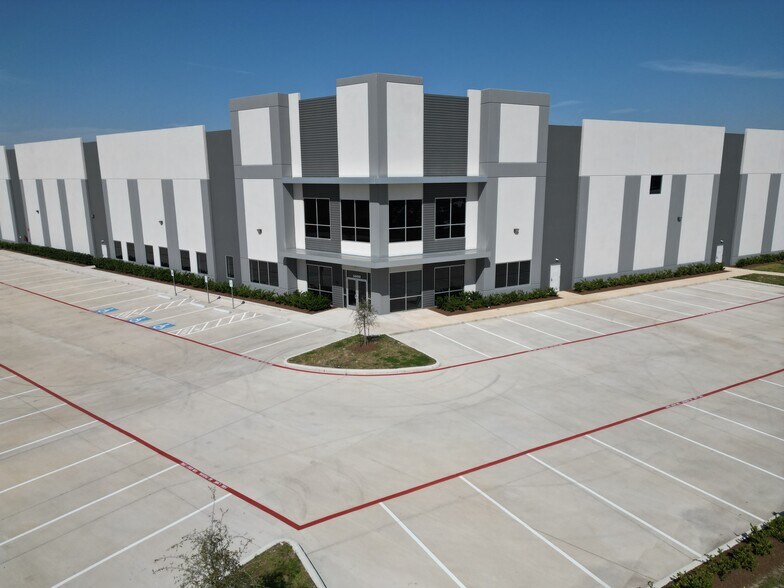 More Photos Of 10450 Greens Crossing Blvd, Houston Distribution For Sale