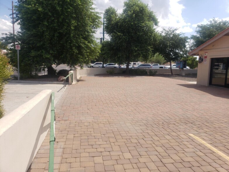 More Photos Of 1502 W Northern Ave, Phoenix Religious Facility For Lease