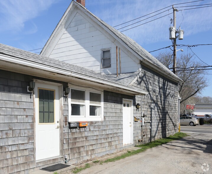 More Photos Of 320 Main St, Center Moriches Storefront Retail Residential For Lease