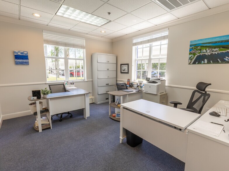 More Photos Of 1555 Indian River Blvd, Vero Beach Coworking Space