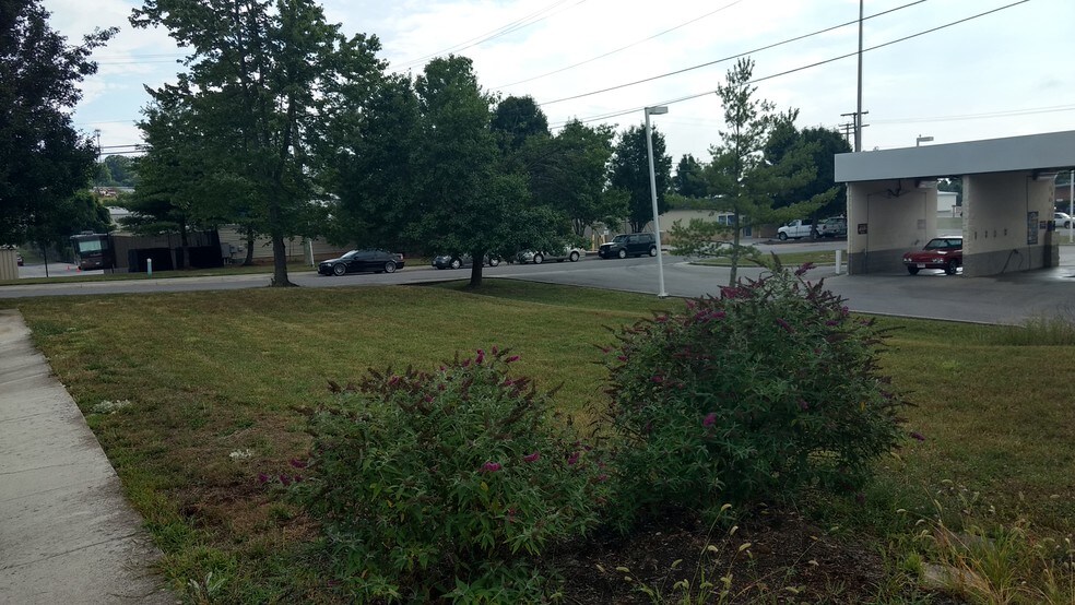 More Photos Of 20 Midway Plaza Dr NW, Christiansburg Office For Lease