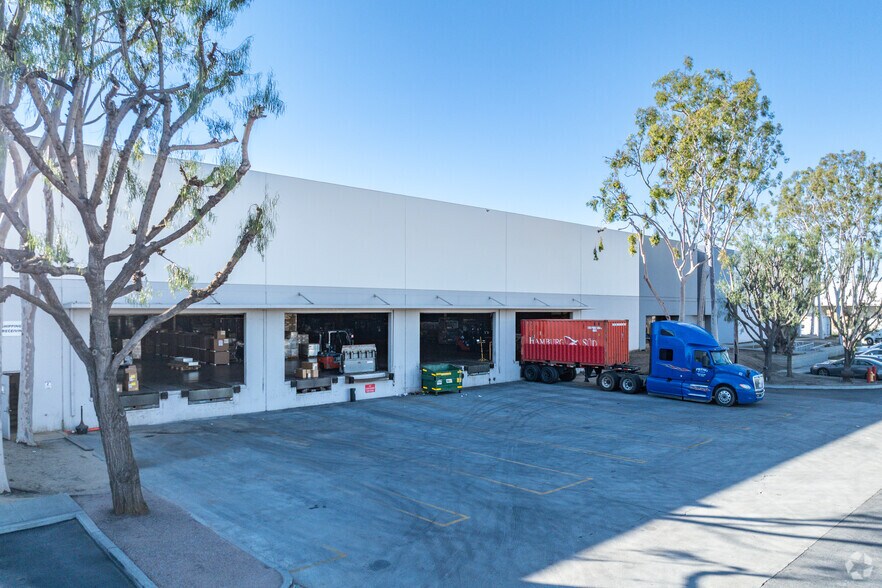 More Photos Of 2910 E Pacific Commerce Dr, East Rancho Dominguez Distribution For Lease