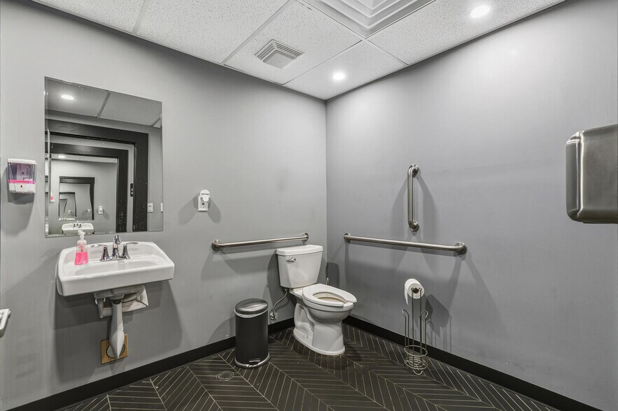 More Photos Of 1559 S Broadway, Denver Storefront Retail Office For Lease