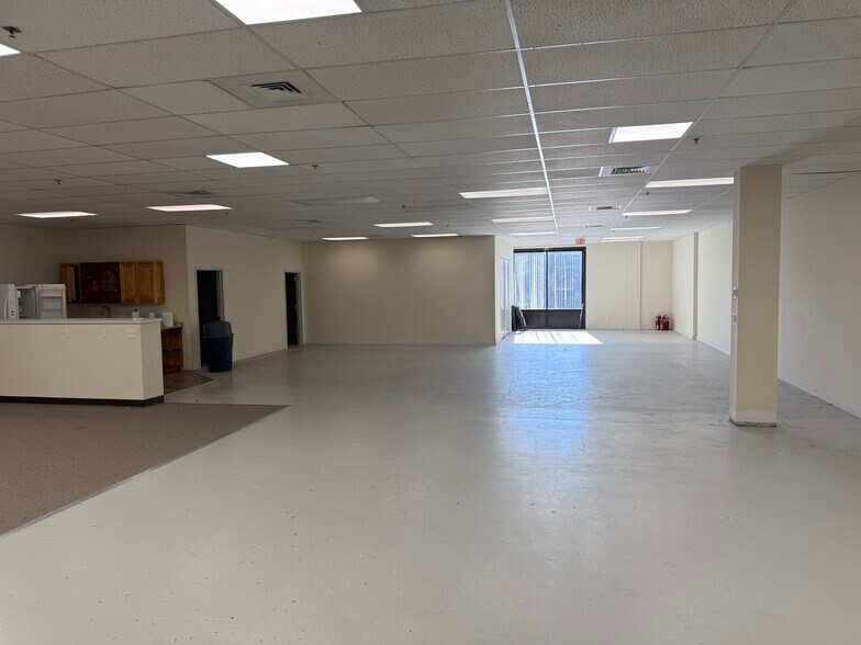 More Photos Of 10 Fairfield Blvd, Wallingford Office For Lease