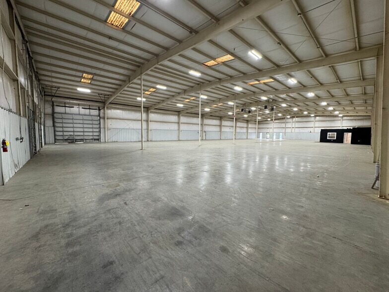 More Photos Of 1817 Baker Rd, High Point Warehouse For Lease