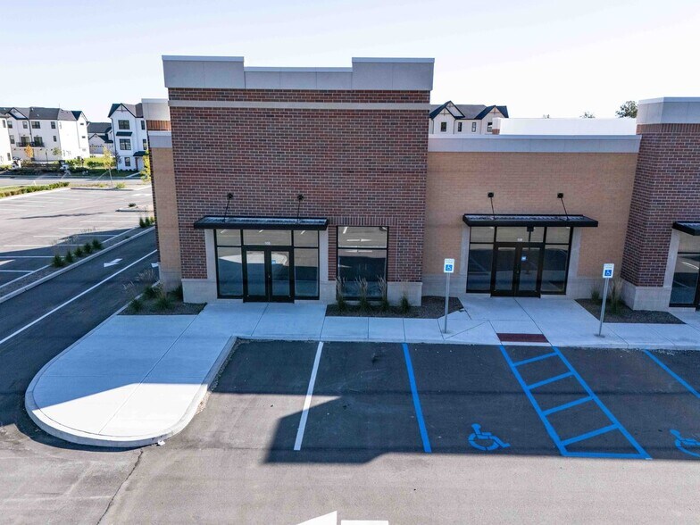 More Photos Of 17576 Alba Ln, Westfield Storefront For Lease