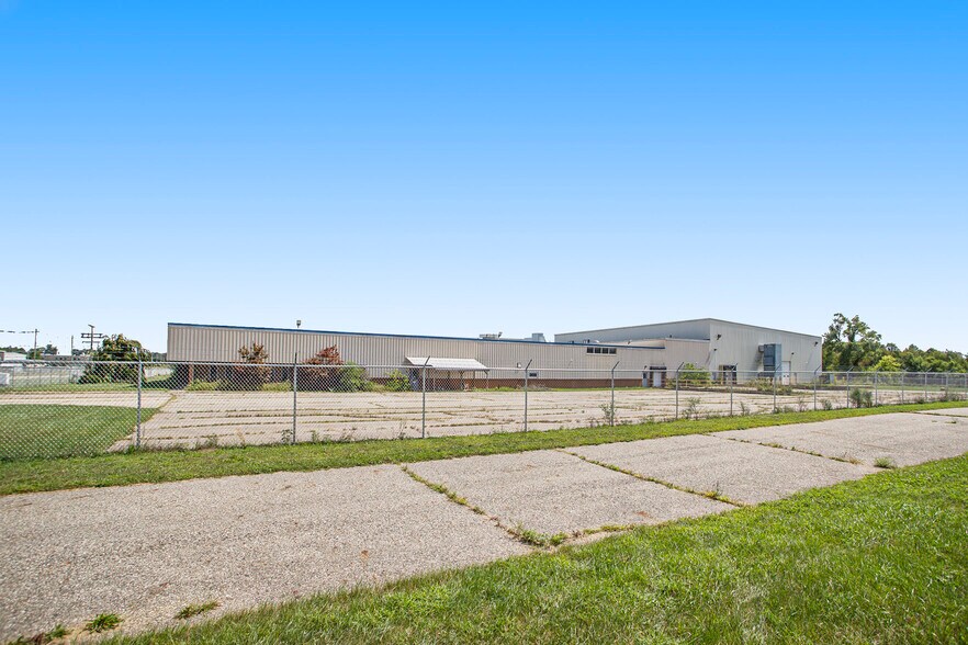 More Photos Of 205 Oliver Dr, Marshall Manufacturing For Sale