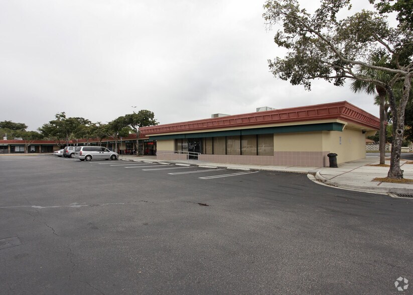 More Photos Of 13905-13975 NW 67th Ave, Miami Lakes General Retail For Lease