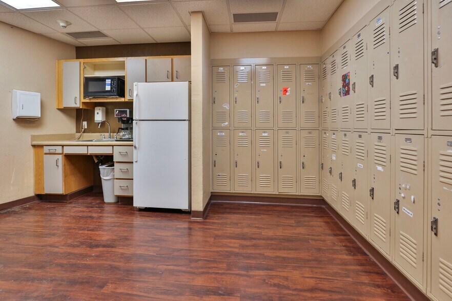 More Photos Of 1741 Sycamore Ave., Kingman Healthcare For Sale