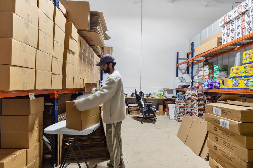 More Photos Of 7000 Atrium Way, Mount Laurel Warehouse For Lease