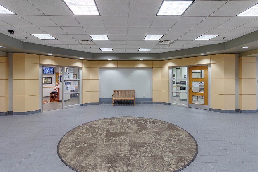 More Photos Of 1810 Stadium Dr, Phenix City Medical For Lease