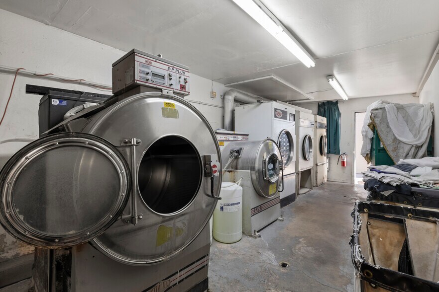 More Photos Of 4021 N 27th Ave, Phoenix Hotel For Sale