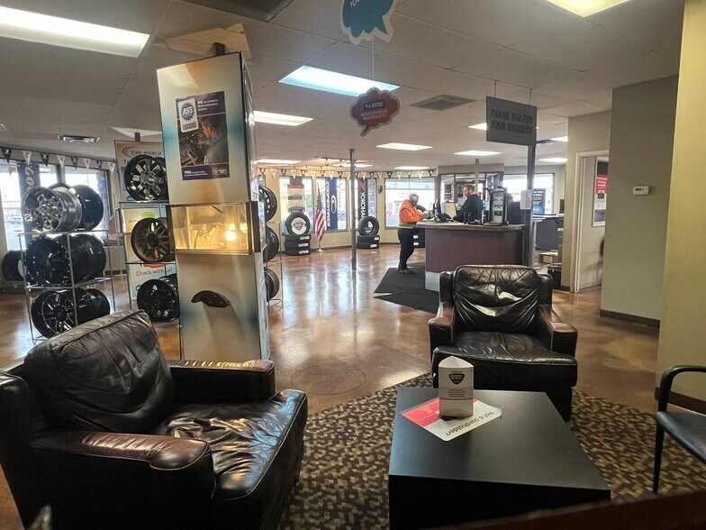 More Photos Of 2627 S 300 W, Salt Lake City Auto Repair For Sale