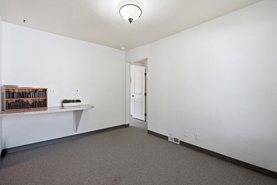 More Photos Of 2490 N Locust Grove Rd, Meridian Office For Sale
