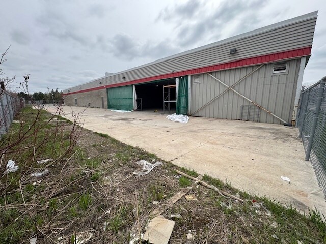 More Photos Of 2954 Ontario St, Perth East Freestanding For Lease
