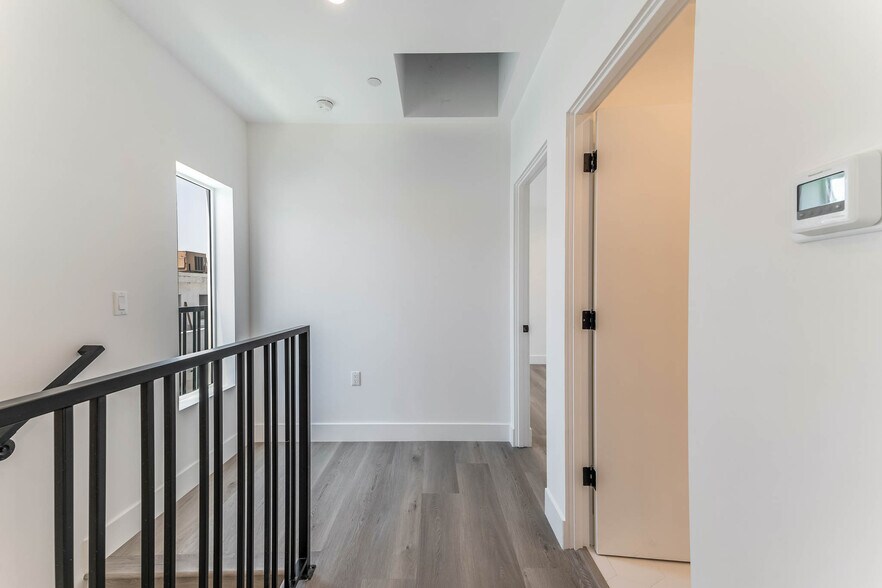 More Photos Of 21719 Hart St, Canoga Park Apartments For Sale