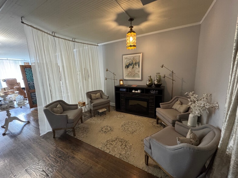 More Photos Of 51 E Lee St, Warrenton Storefront Retail Office For Sale