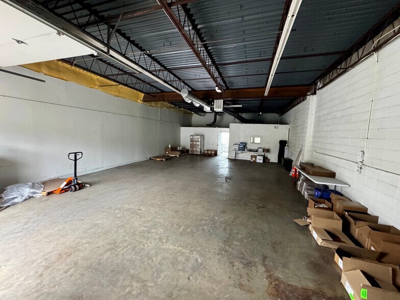 More Photos Of 1600 S Noland Rd, Independence Light Distribution For Lease