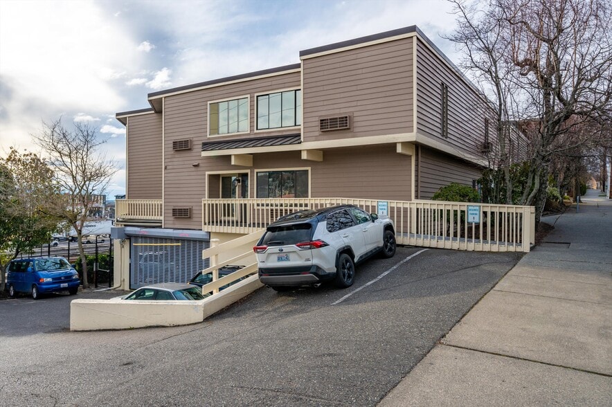 More Photos Of 1111 W Holly St, Bellingham Office For Lease