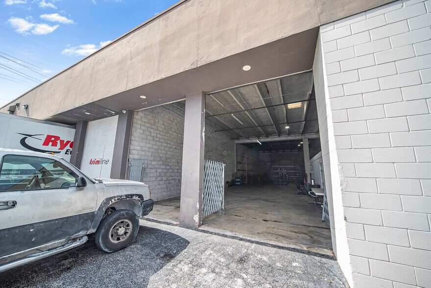 More Photos Of 3018 NW 79th Ave, Doral Warehouse For Lease