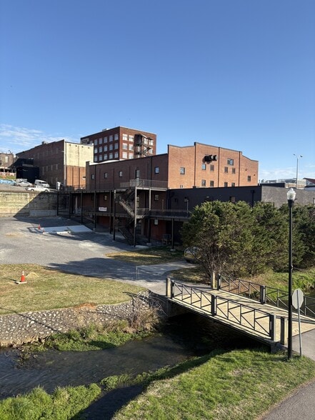 More Photos Of 201 S Court Street, Maryville General Retail For Lease