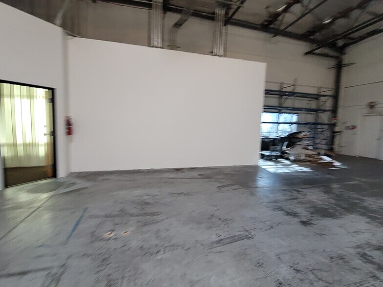 More Photos Of 800 S Rochester Ave, Ontario Warehouse For Lease