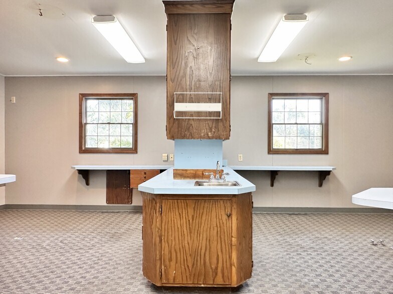 More Photos Of 152 E 8th St, Trenton Office For Sale