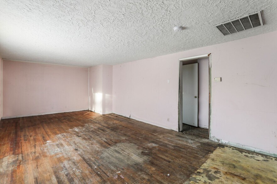 More Photos Of 6350 NE 66th Ave, Portland Flex For Sale