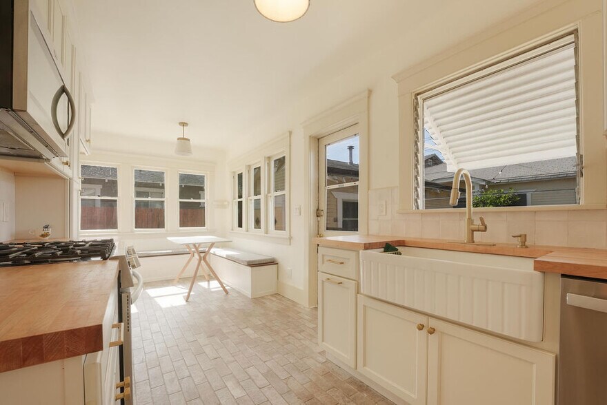 More Photos Of 361 Gladys Ave, Long Beach Multifamily For Sale
