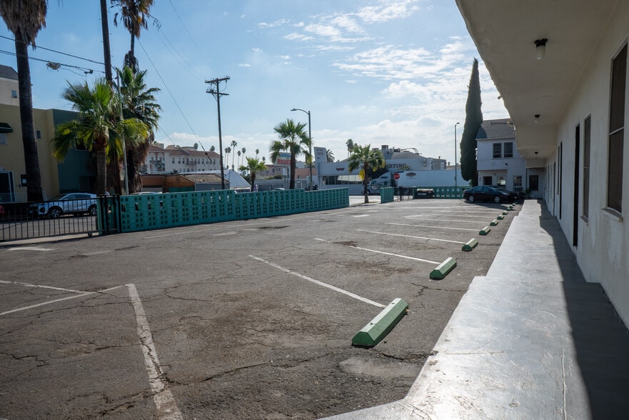 More Photos Of 5251 Hollywood Blvd, Los Angeles Hotel For Sale