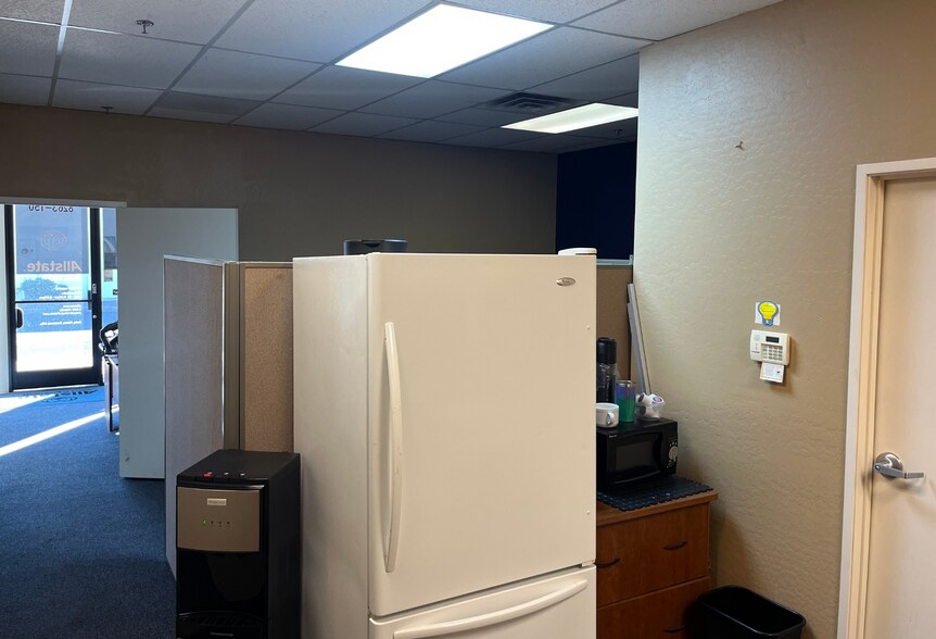More Photos Of 8263 W Thunderbird Rd, Peoria Office For Lease