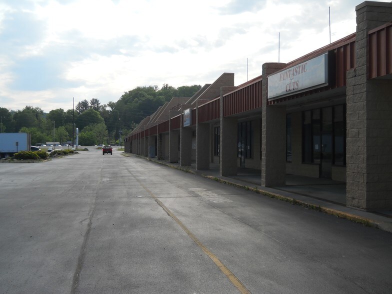More Photos Of 1705-1713 US Highway 19E, Johnson City Unknown For Lease