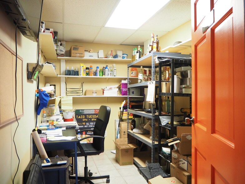 More Photos Of 1 Wall St, Cromwell Restaurant For Sale