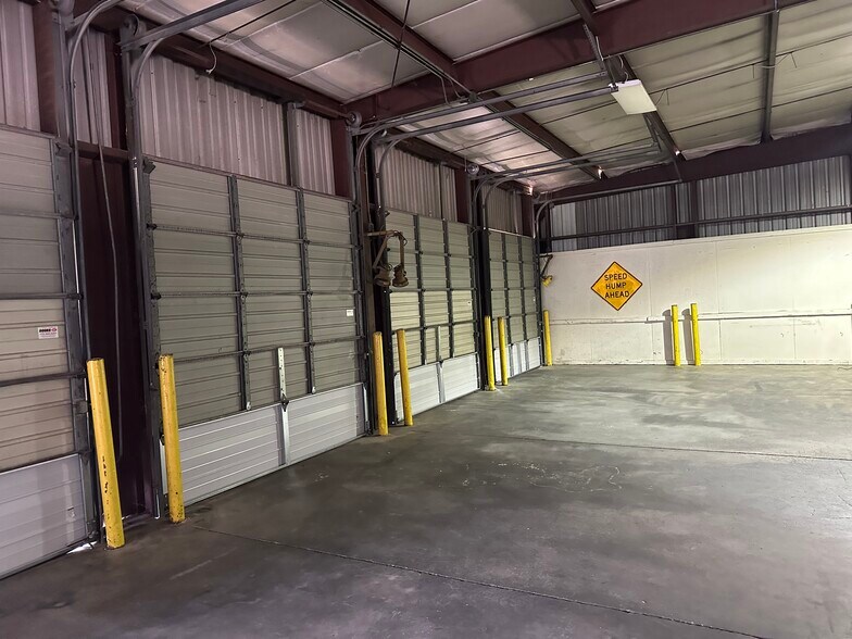 More Photos Of 866 Davis Dr Se, Conyers Truck Terminal For Lease