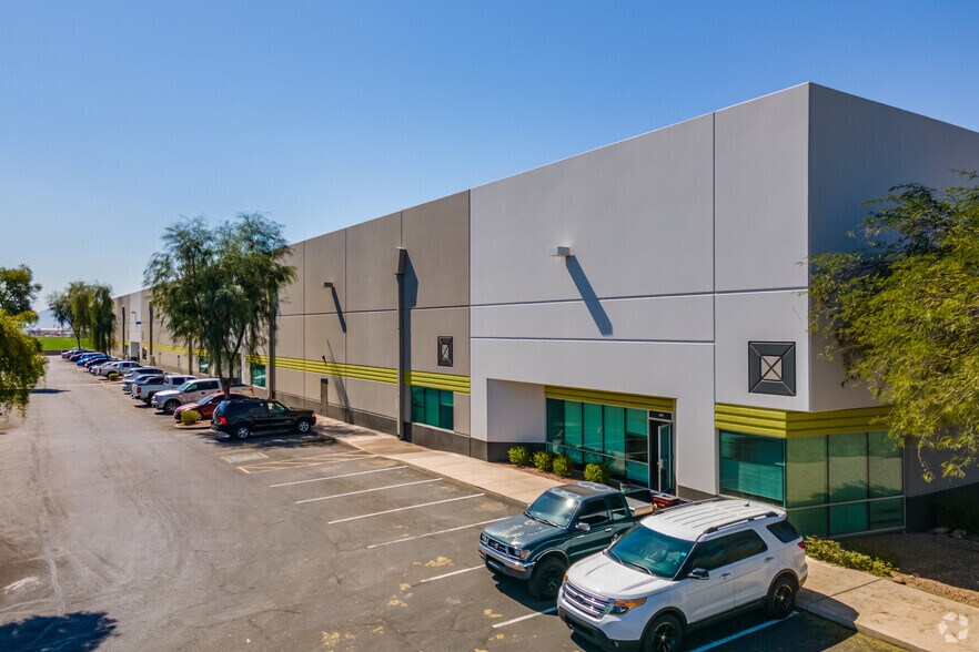 More Photos Of 5402 W Roosevelt St, Phoenix Warehouse For Lease