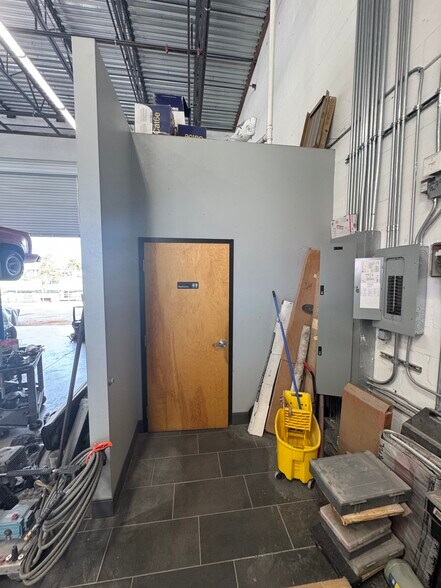 More Photos Of S. Cleveland Avenue, Fort Myers Industrial For Lease