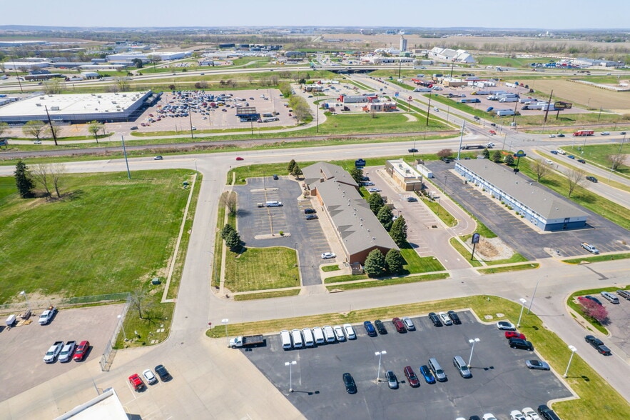 More Photos Of 4230 S Lewis Blvd, Sioux City Hotel For Sale