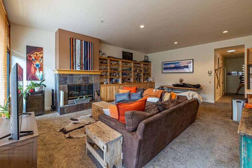 More Photos Of 271 1st Ave, Ketchum Storefront For Sale
