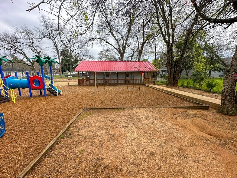 More Photos Of 247 S Barron St, Rusk Religious Facility For Sale