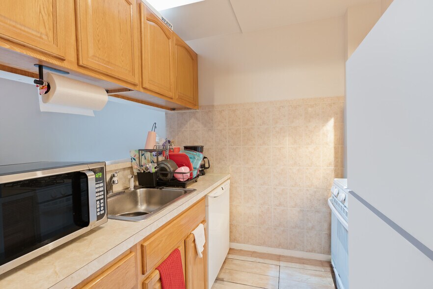 More Photos Of 614-616 Broadway, Bayonne Restaurant For Sale