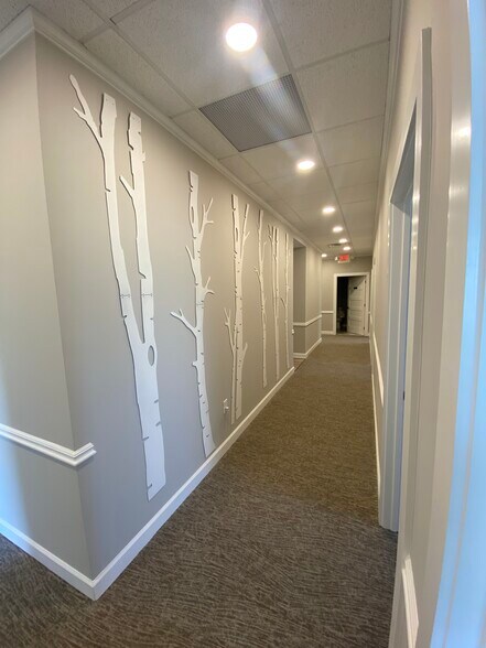 More Photos Of 590 W Crossville Rd, Roswell Coworking Space