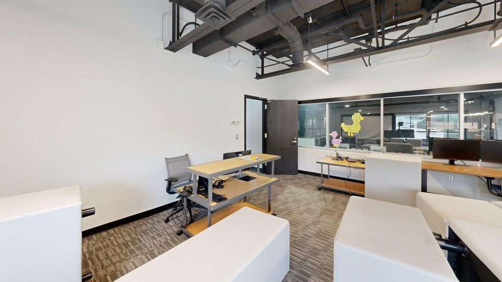 More Photos Of 550 Somerset Ter NE, Atlanta Storefront For Lease