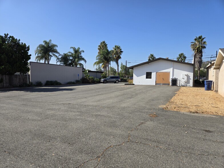 More Photos Of 19980 TEMESCAL CANYOUN, Riverside Freestanding For Lease